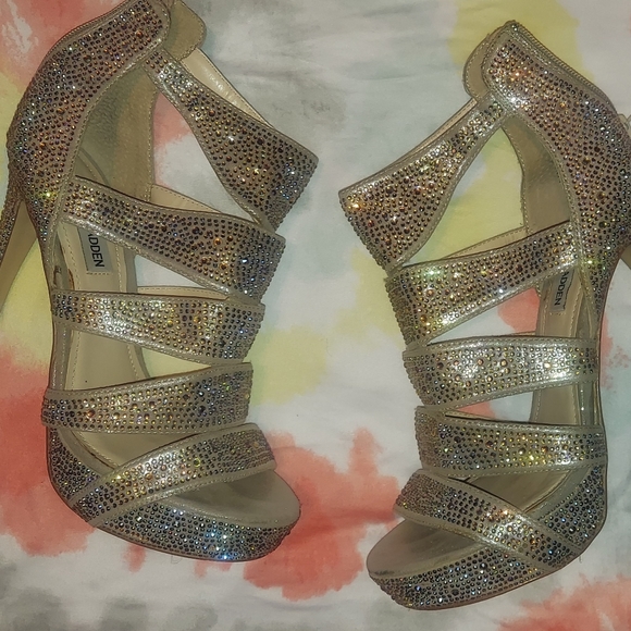 Shoes 👞 are in good condition only wore once can negotiate price - Picture 4 of 4